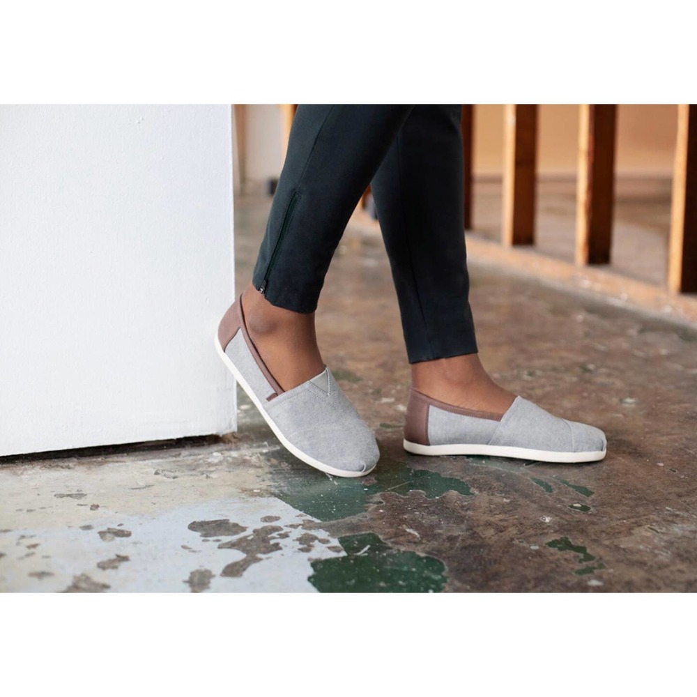 NWOB Toms Classic Slip-Ons - Picture 4 of 12